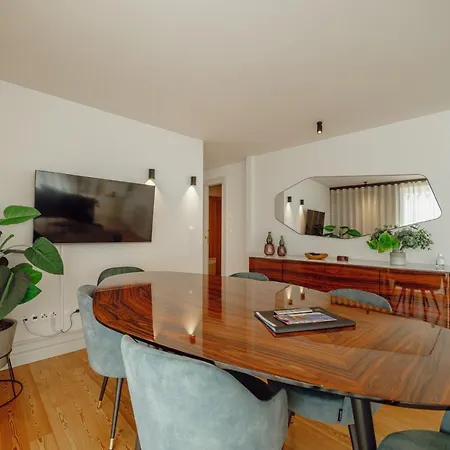 Downtown Penthouse With River View By Vacationy Daire *