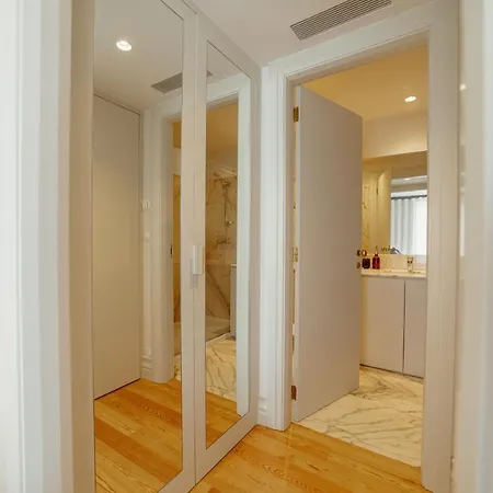Downtown Penthouse With River View By Vacationy Daire Porto